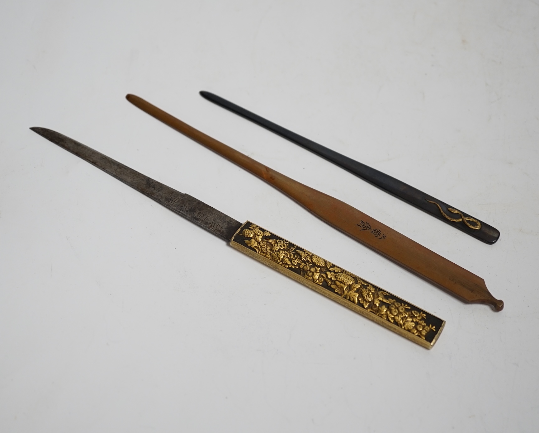 A Japanese kozuka knife with gold overlaid bronze handle, and two Samurai bronze hairpins